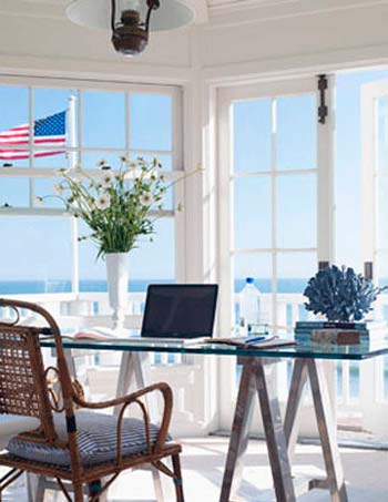 客厅 高端/①普通玻璃隔断：白玻璃充分体现了玻璃的通透特性，简洁明快。