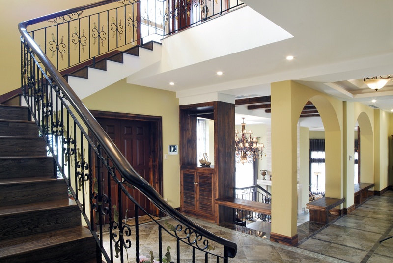 乡村别墅室内楼梯设计装修效果图_第5张