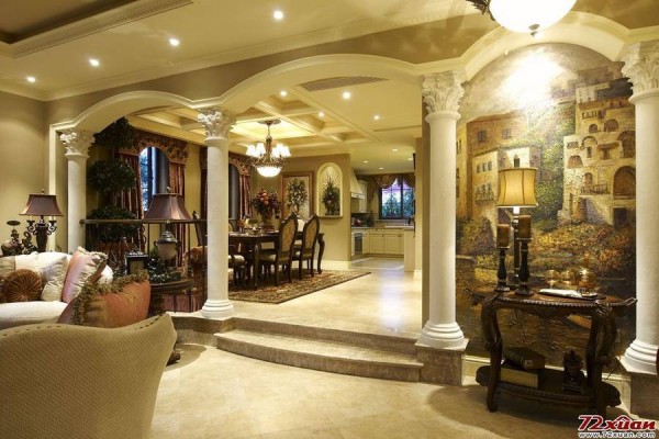 拜占庭风格的柱子让空间显得不那么空旷。装修效果图_第10张 - 家居图库 - 九正家居网